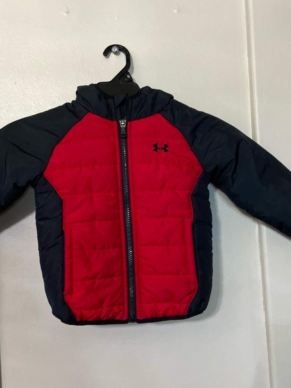 Under Armour Kids Red and Black Quilted Hooded Puffer Jacket